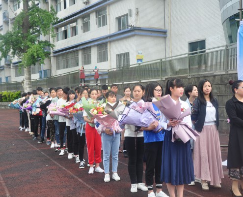 表达感恩的学生们