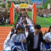 面对国旗宣誓 (5)